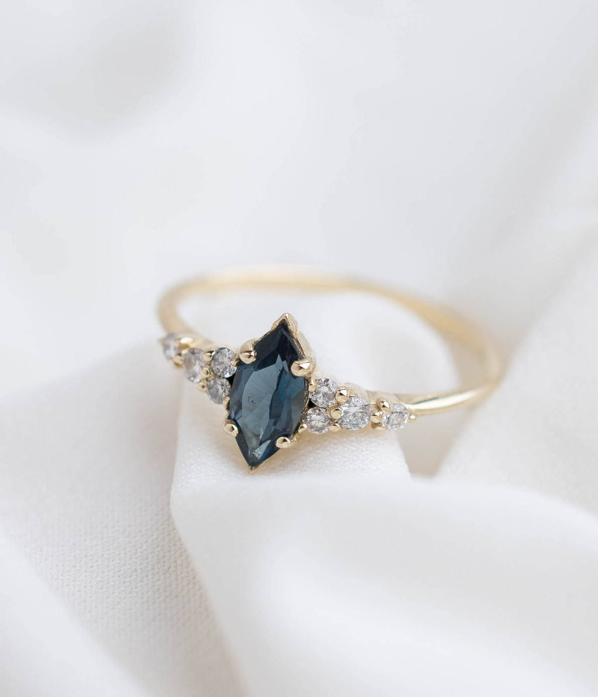 טבעת אליזבט- טופז לונדון | זהב 14k