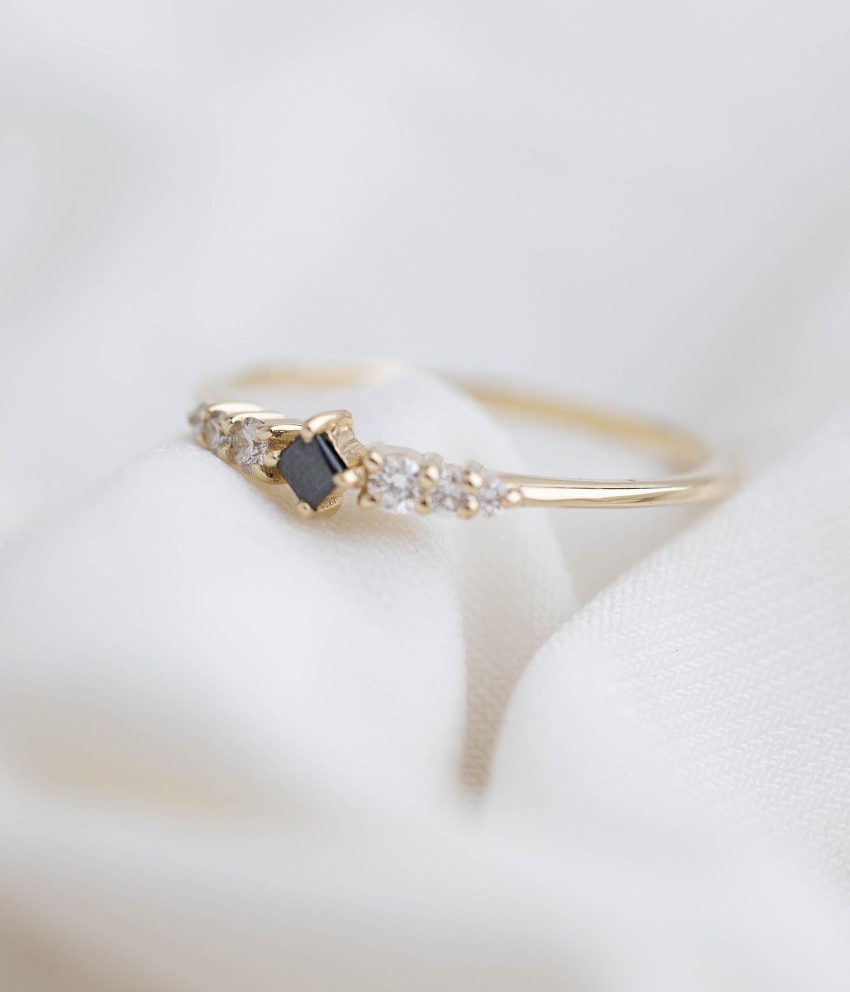 טבעת נגיעה יהלום שחור | זהב 14k