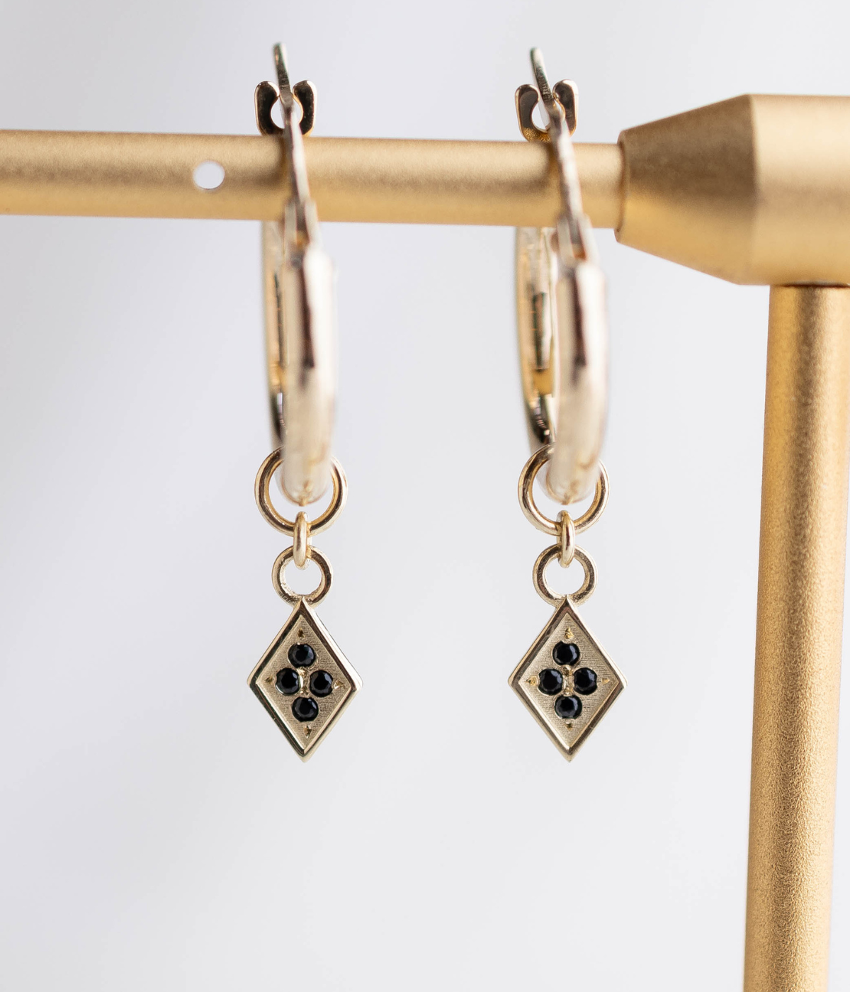 חישוקי פאולה שחורים | זהב 14k