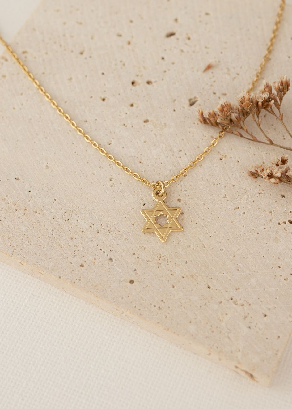 שרשרת מגן דוד ובתוכו מגן דוד חלול