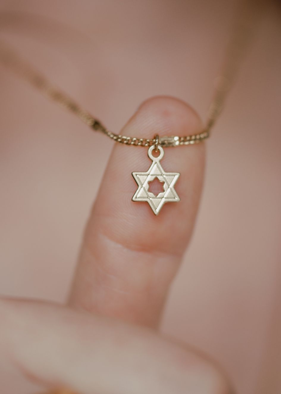 שרשרת מגן דוד ובתוכו מגן דוד חלול