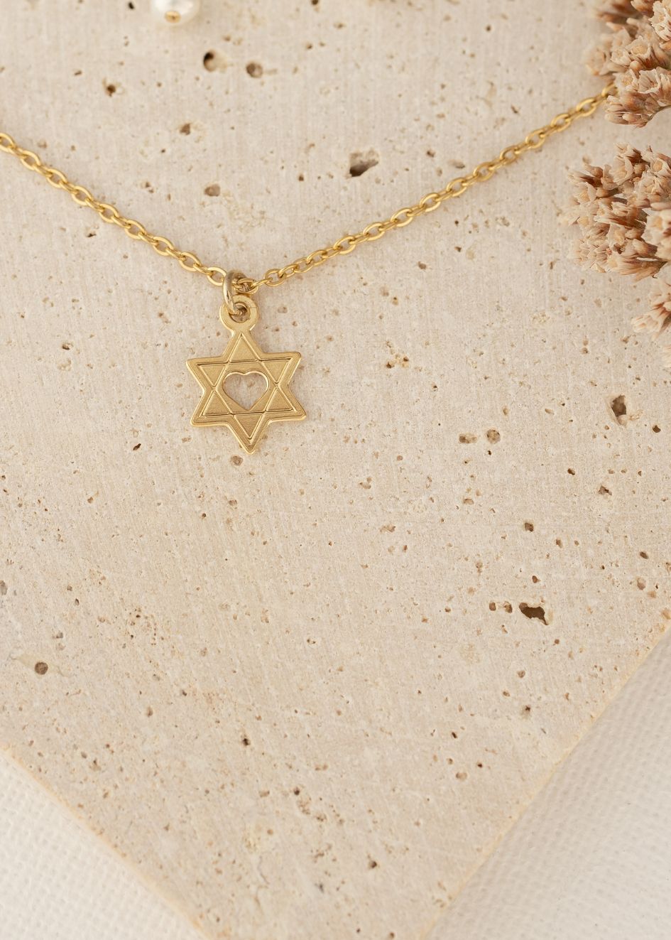 שרשרת מגן דוד ובתוכו לב