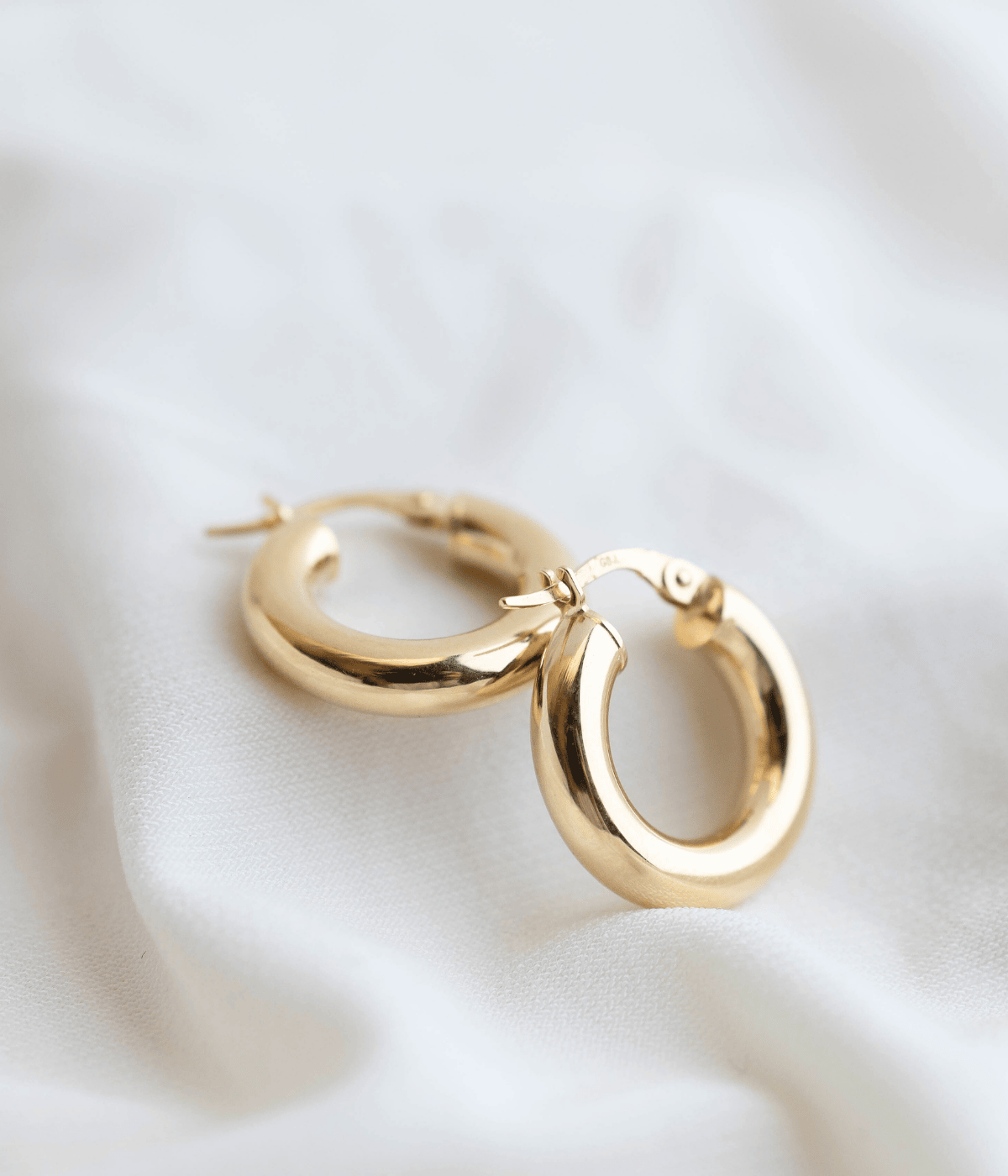 עגילי חישוק זהב 14K עבים קטנים בגימור חלק