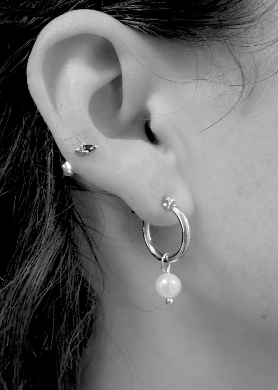 עגילי חישוק יפה כלבנה | כסף 925