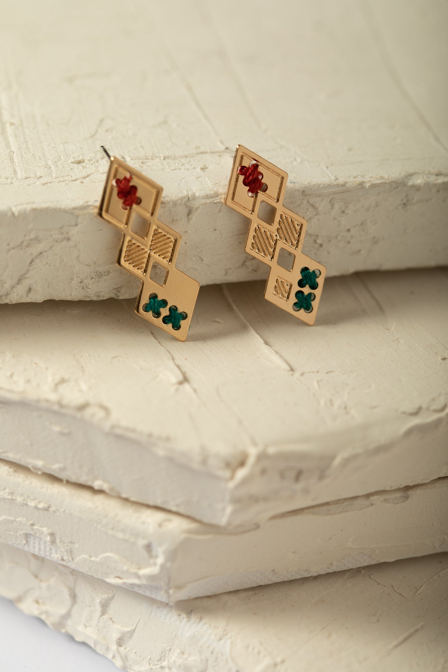 עגיל יולי עם רקמה לבחירתך