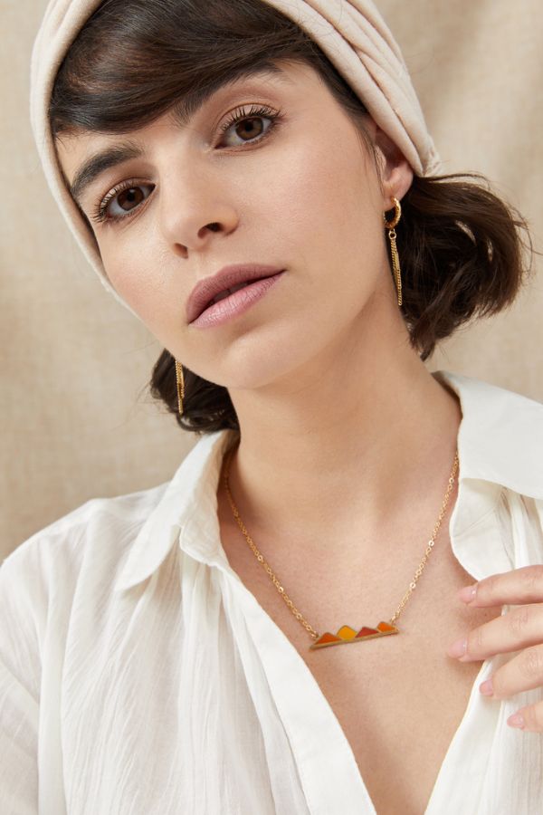 שרשרת אדמה בגווני אדמה