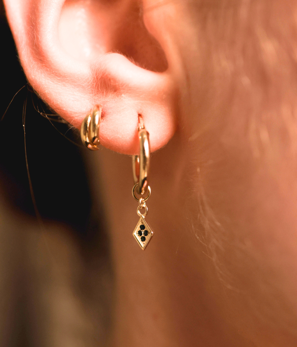 חישוקי פאולה שחורים  |  זהב 14k