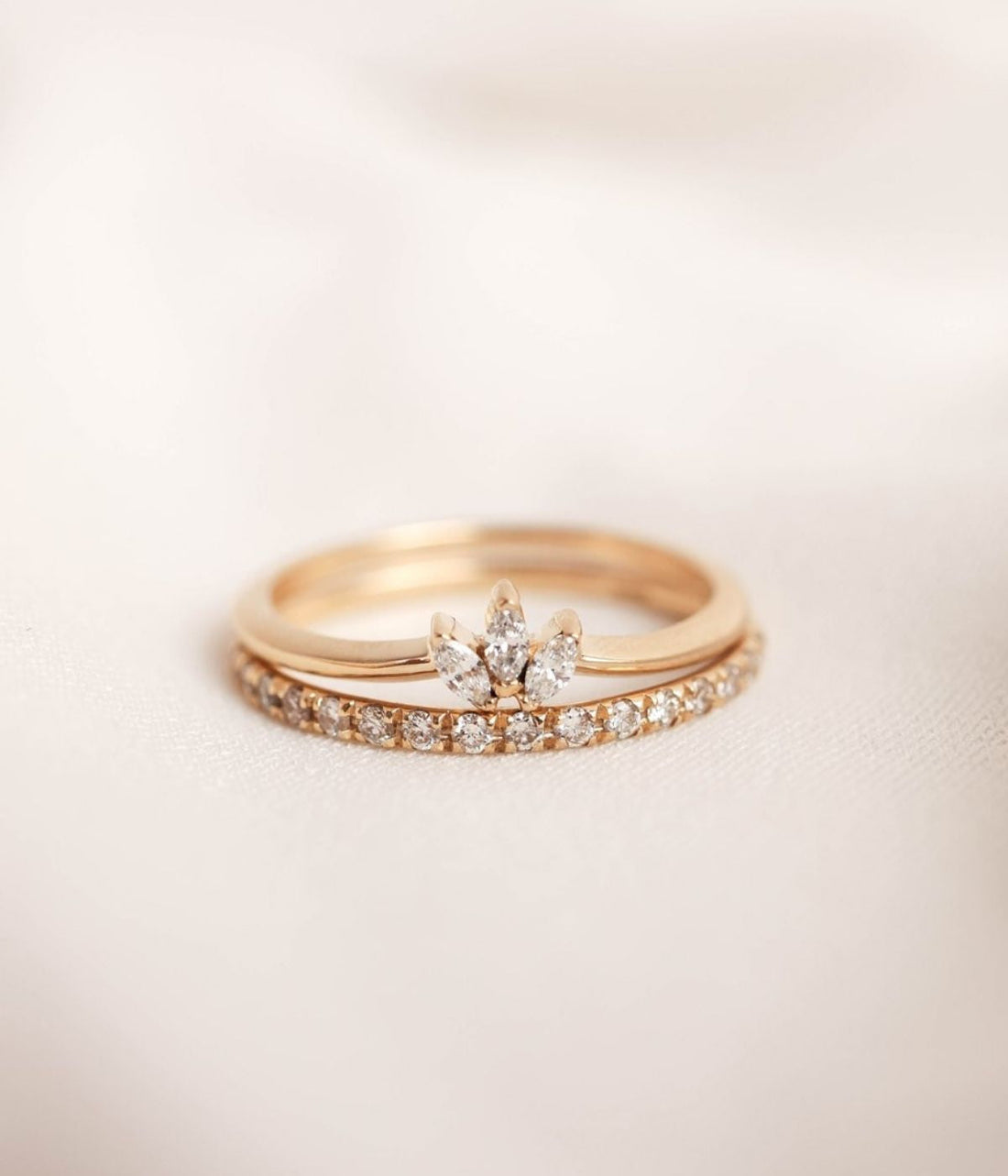 סט טבעות זהב 14K עם שורת יהלומים וטבעת לוטוס משובצת יהלומים טבעיים