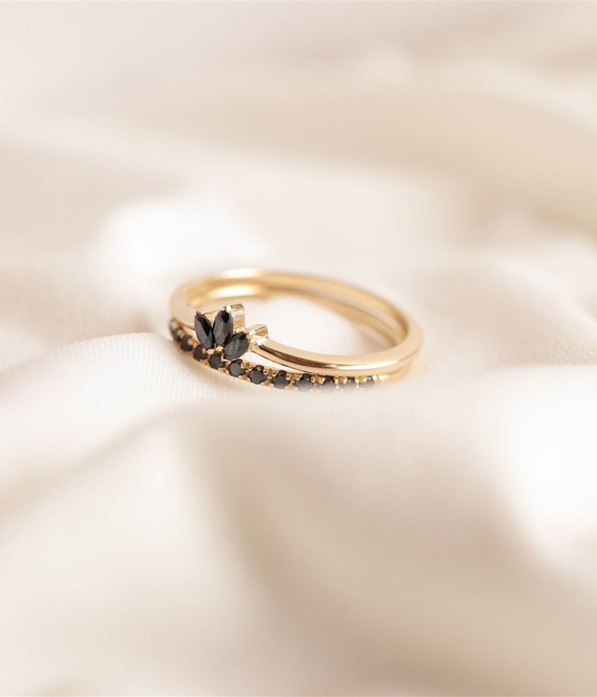 זוג טבעות משלימות סול ולוטוס שחור | זהב 14k