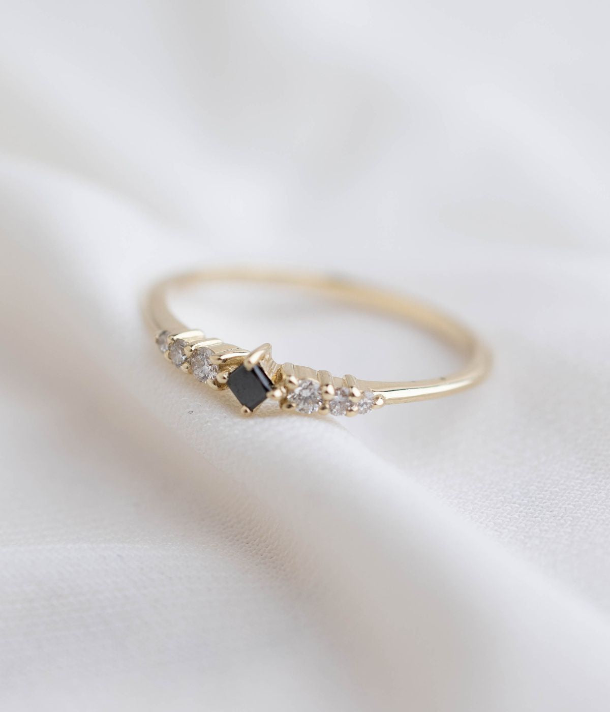 טבעת נגיעה יהלום שחור | זהב 14k