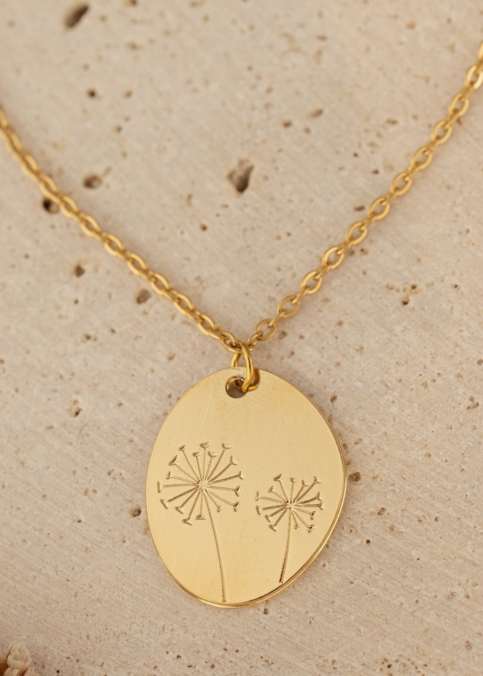 שרשרת סביון אובל עם המילה "לביאה" לבחירה: שרשרת חוליות | שרשרת מקטעים