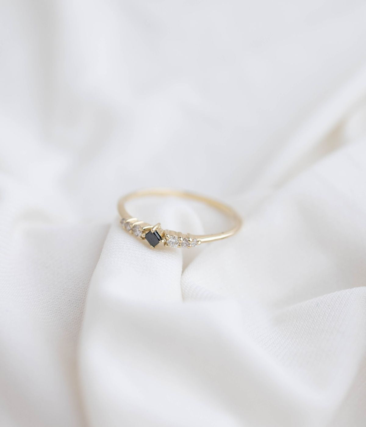 טבעת נגיעה יהלום שחור | זהב 14k