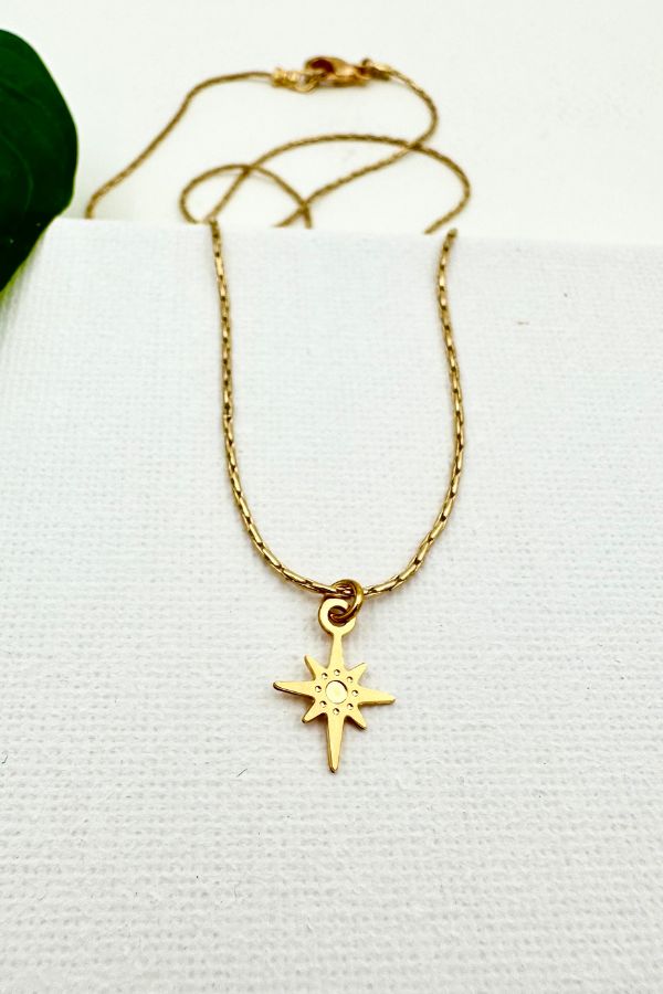 שרשרת עדינה עם תליון כוכב קטן ומנצנץ על שרשרת דקיקה בציפוי זהב