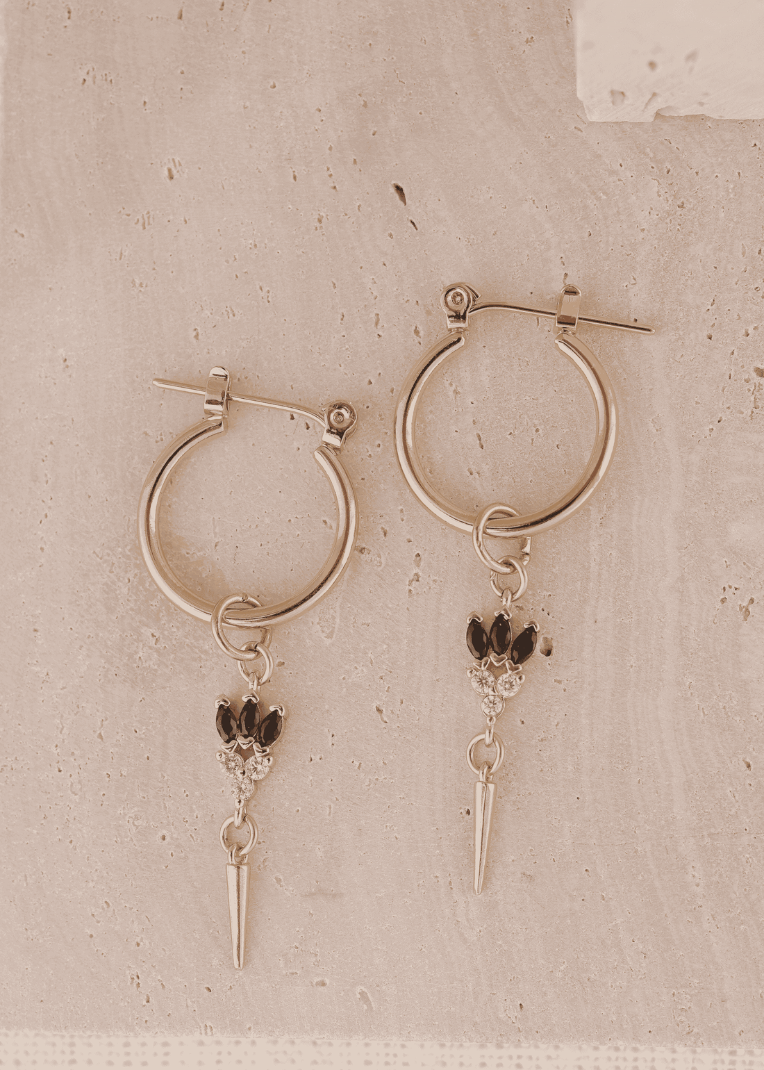 סט 3 עגילים | זוג עגילי לוטוס נופלים עם עגיל טולי בודד