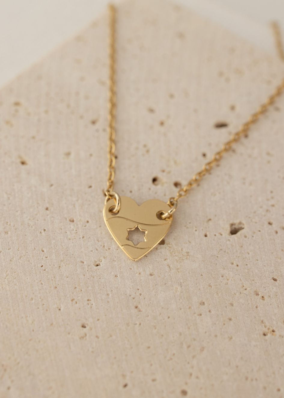 שרשרת לב ובתוכה מגן דוד (חלול)