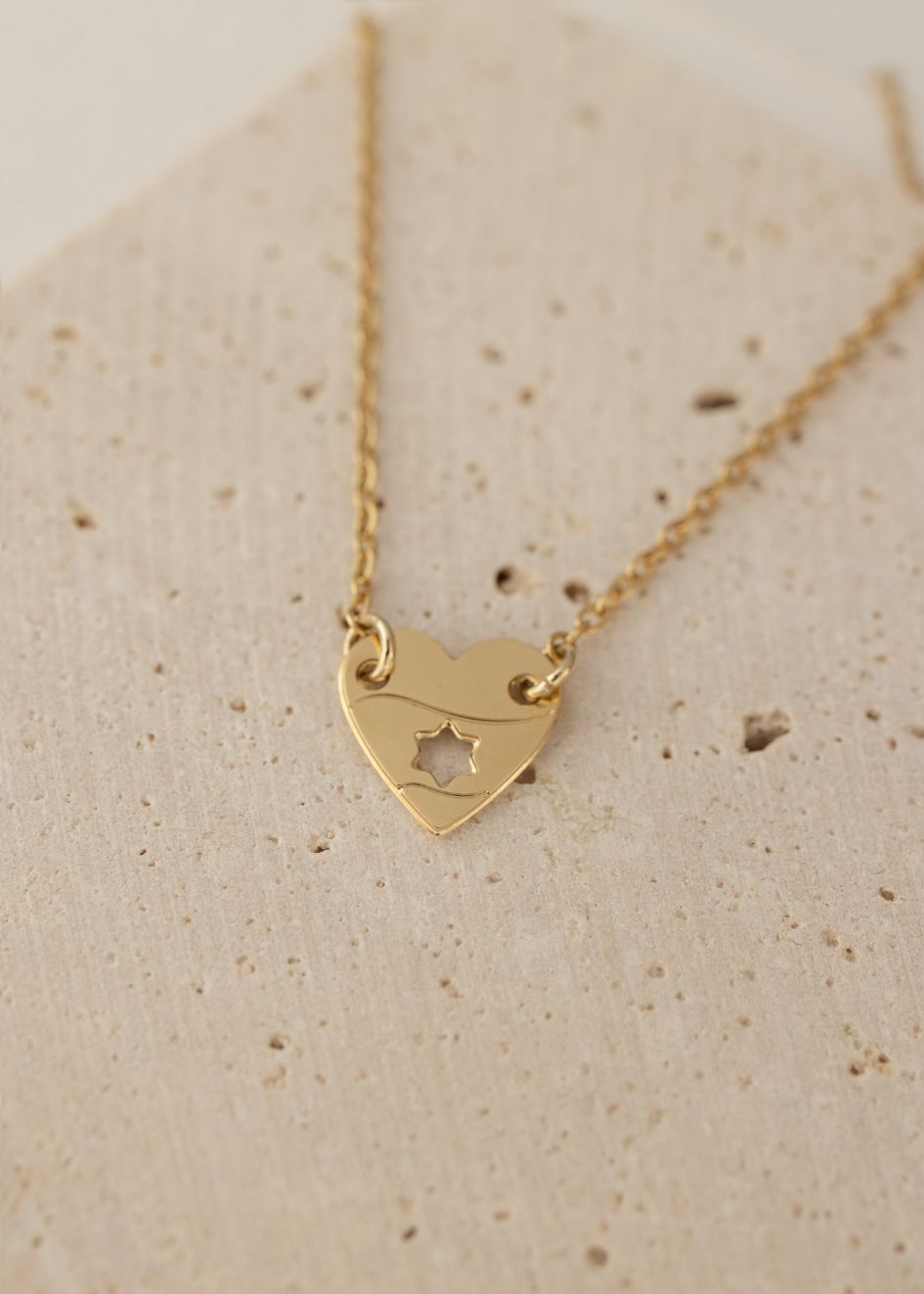 שרשרת לב ובתוכה מגן דוד (חלול)
