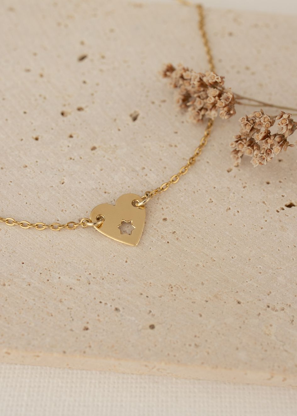 שרשרת לב ובתוכה מגן דוד (חלול)