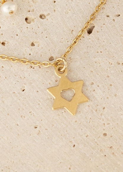 שרשרת חוליות עם תליון דו־צדדי – מגן דוד ובתוכו לב, מצופה זהב 14 קראט, עמידה במים, תכשיט סמלי ונשי.