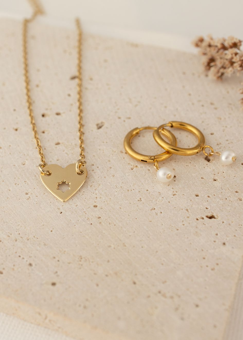 סט עגילי פנינה עם שרשרת לב - מגן דוד חלול