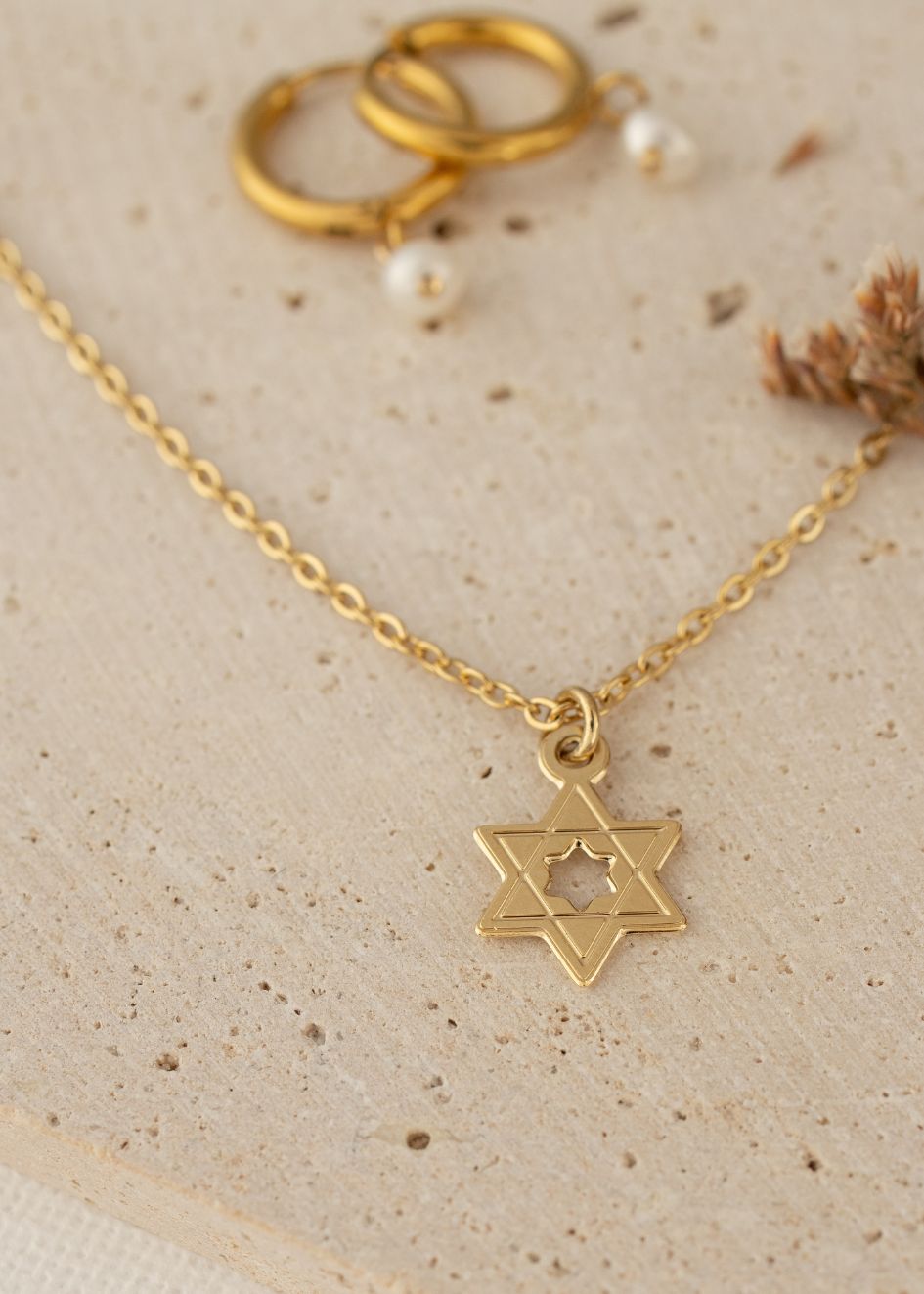 סט עגילי פנינה עם שרשרת מגן דוד בתוך מגן דוד חלול