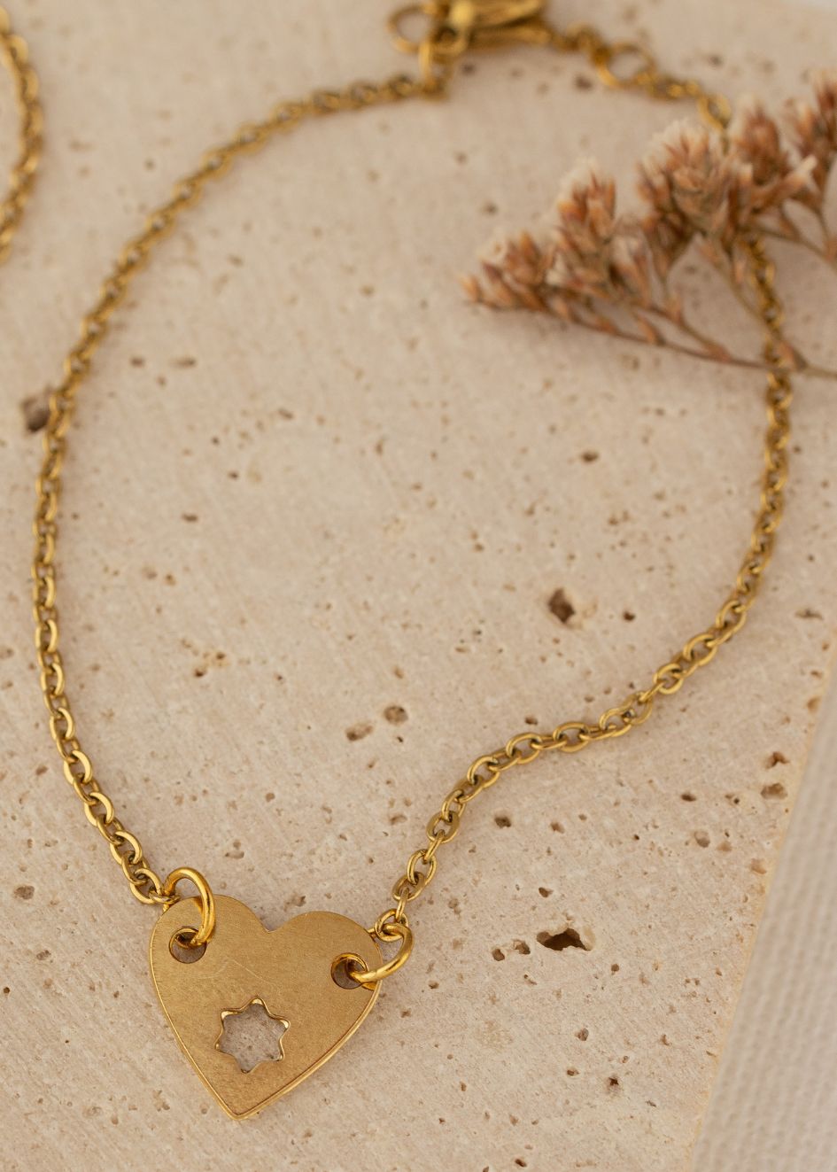 צמיד לב ובתוכו מגן דוד (חלול)