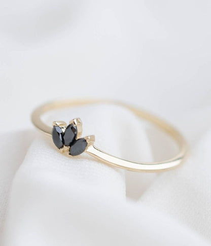 טבעת לוטוס שחורה | זהב 14k