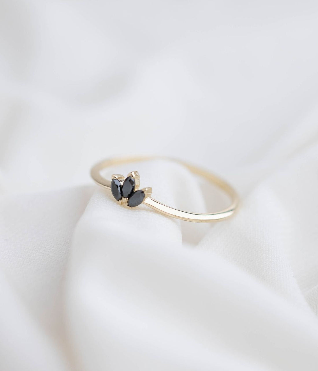 טבעת לוטוס שחורה | זהב 14k