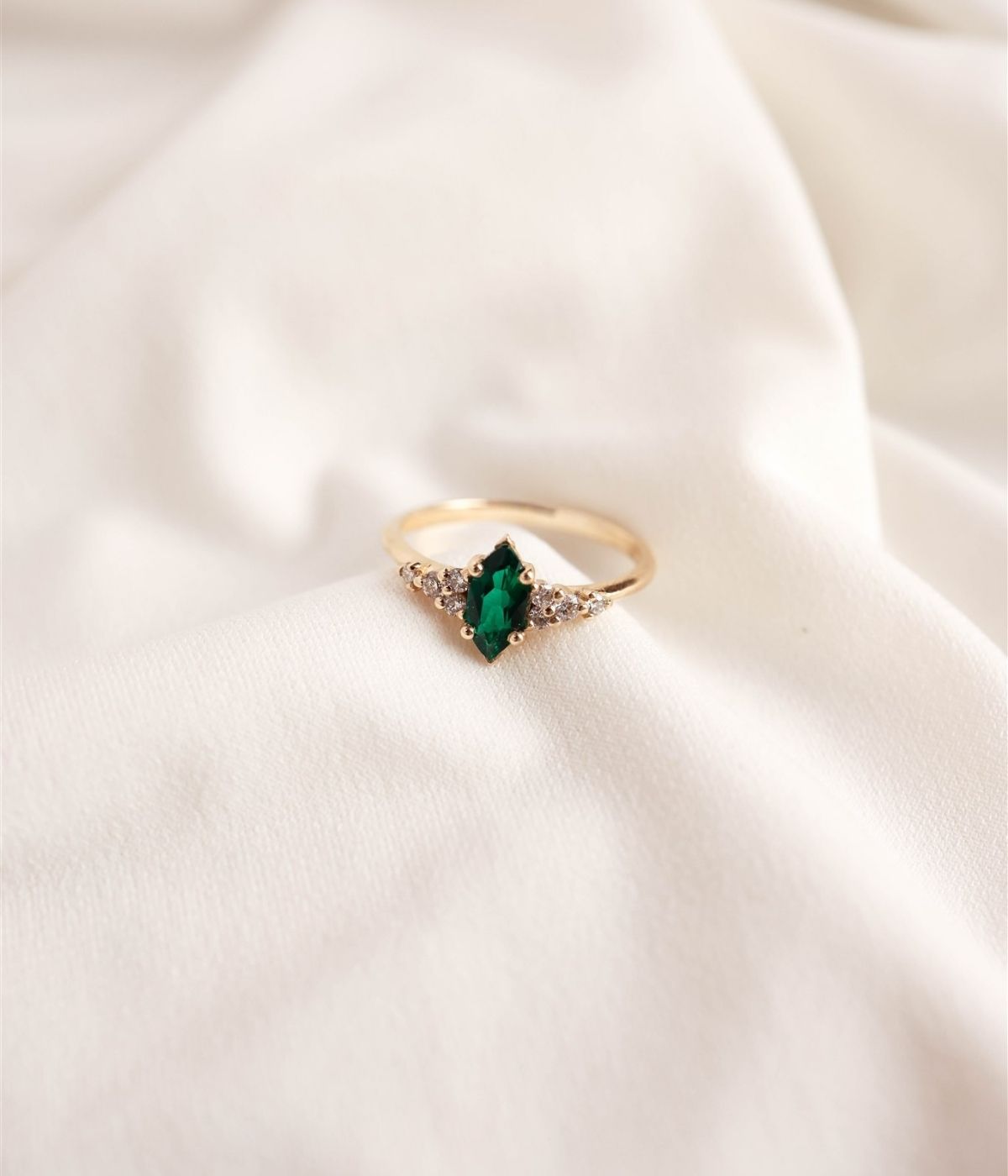 טבעת אליזבט - אמרלד  |  זהב 14k