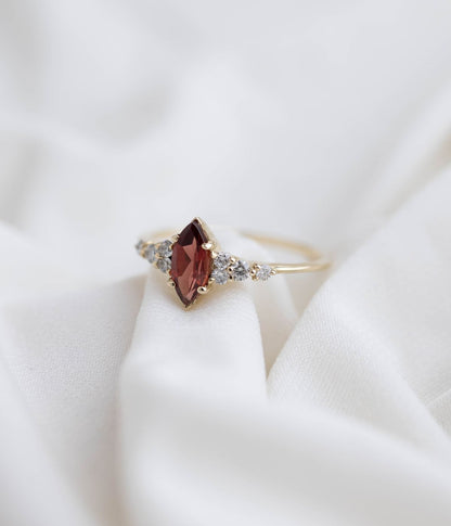 טבעת אליזבט- גרנט  |  זהב 14k