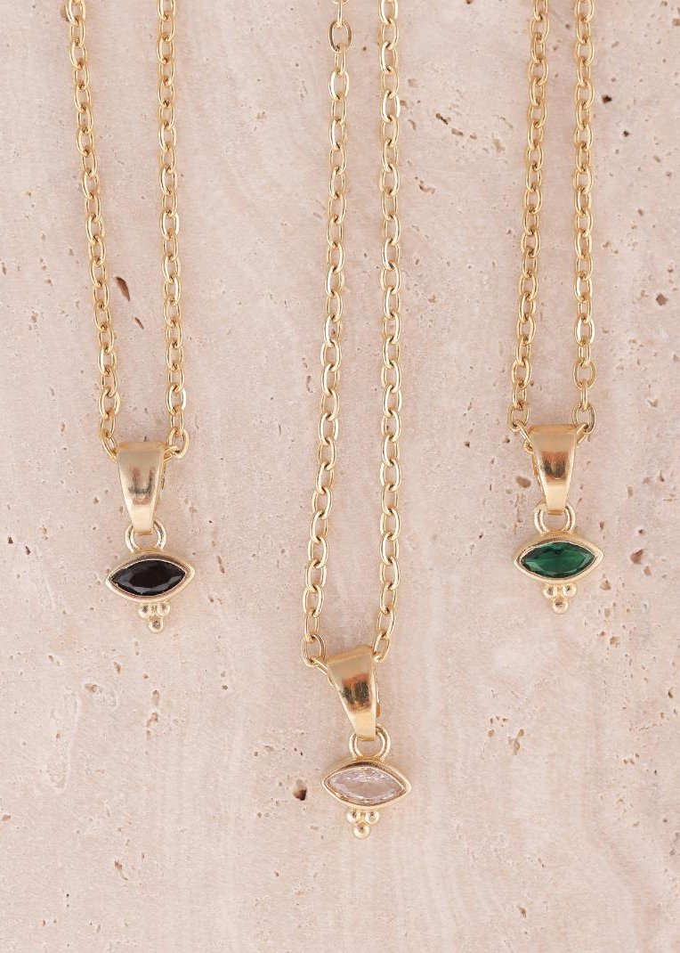 "שרשרת טולי – תליון עין מזהב עם אבני חן בצבע שחור, ורוד וירוק, בעיצוב עדין מבית הדס קוקה תכשיטים."
