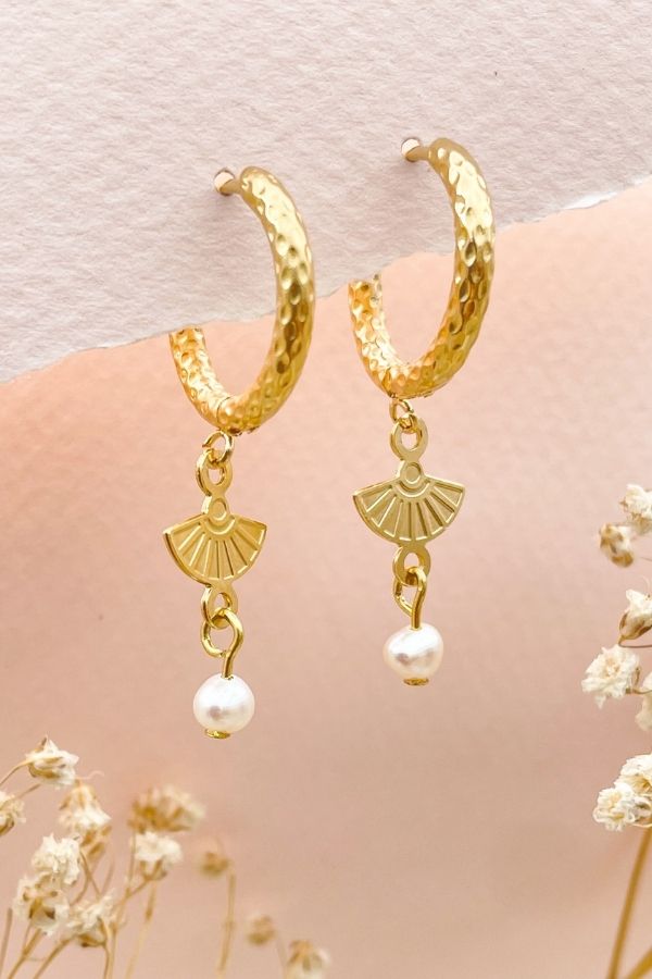 עגילי חישוק אשל עם פנינה