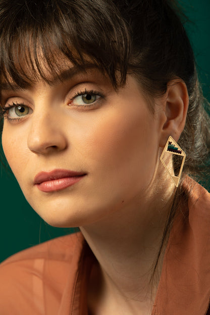 עגיל רונה עם רקמה בגווני סגול- טורקיז