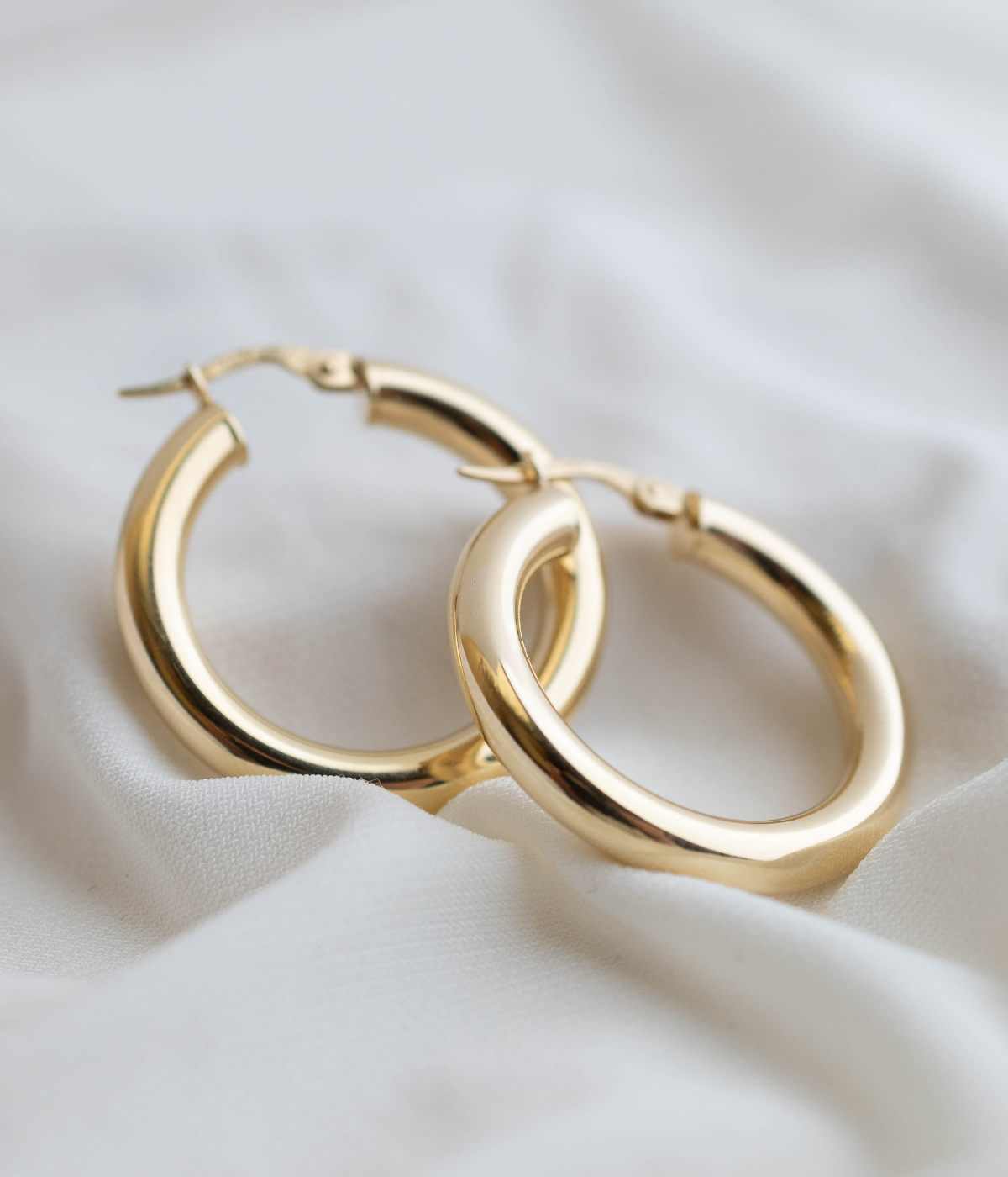 עגילי חישוק זהב 14K עבים וקלאסיים בגימור חלק