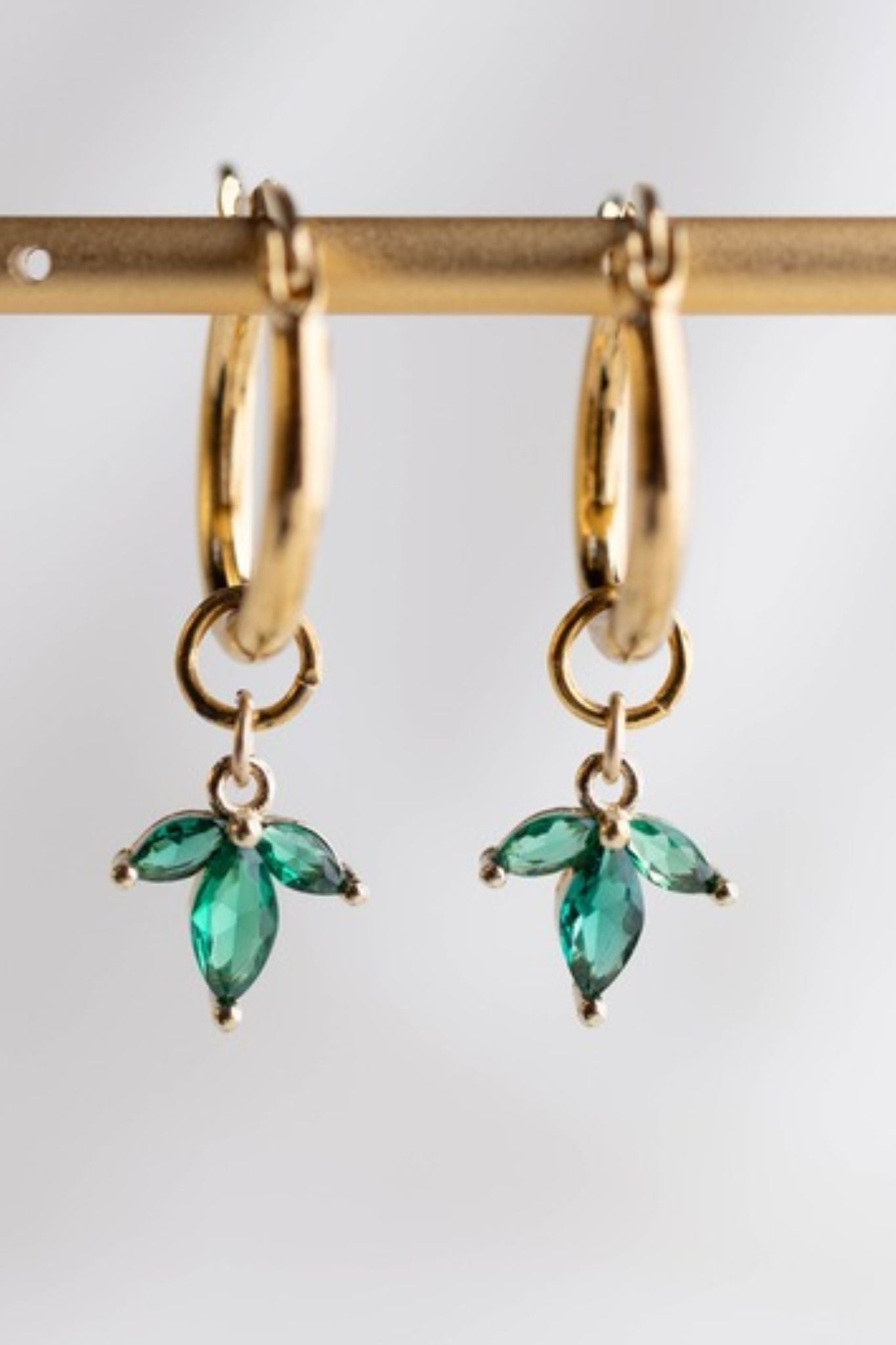 עגילי חישוק לוטוס הירח הירוק