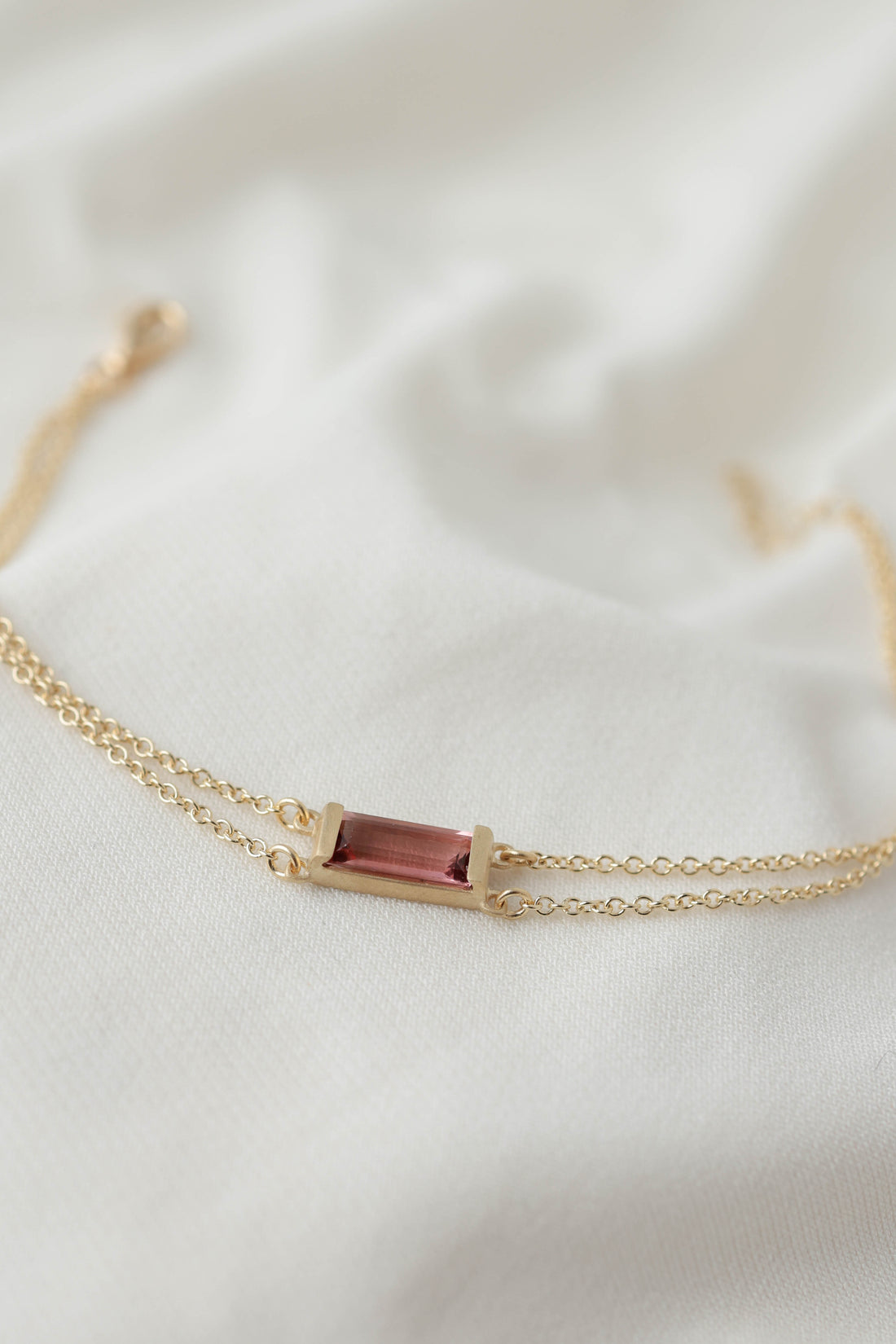 צמיד זהב 14K עם אבן טורמלין ורודה בחיתוך מלבני