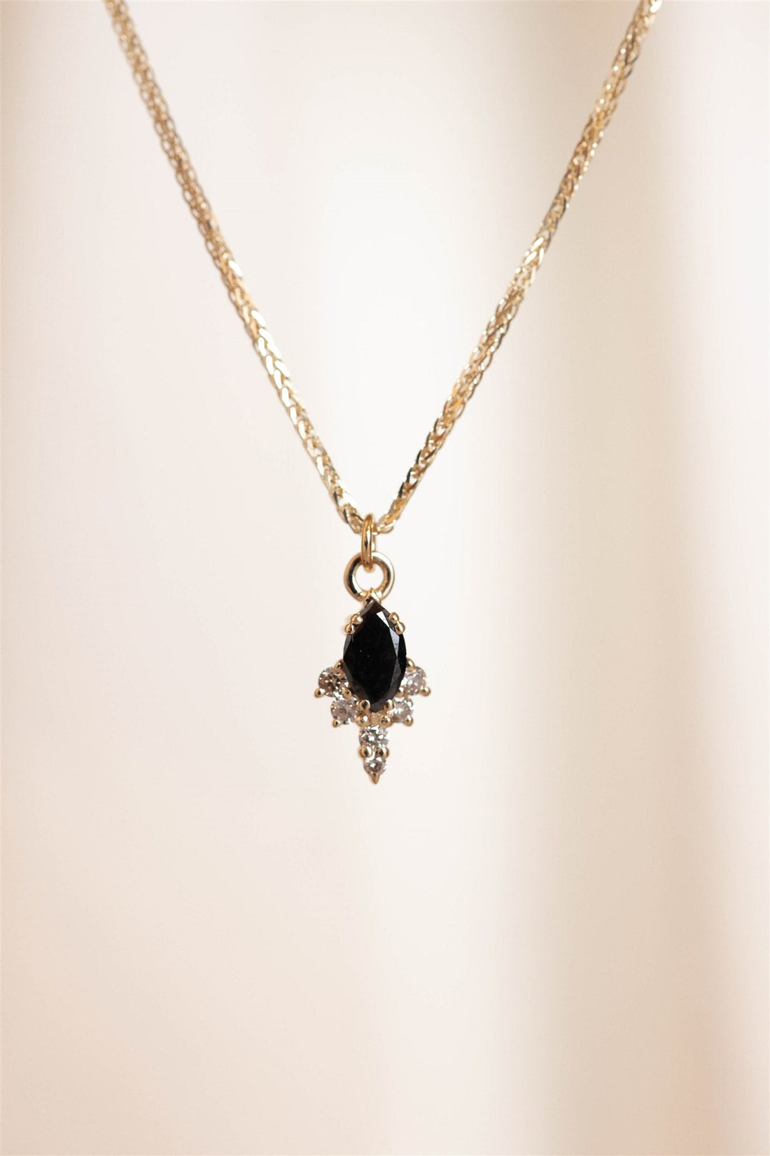 שרשרת קמילה - ספיר כהה  |  זהב 14k