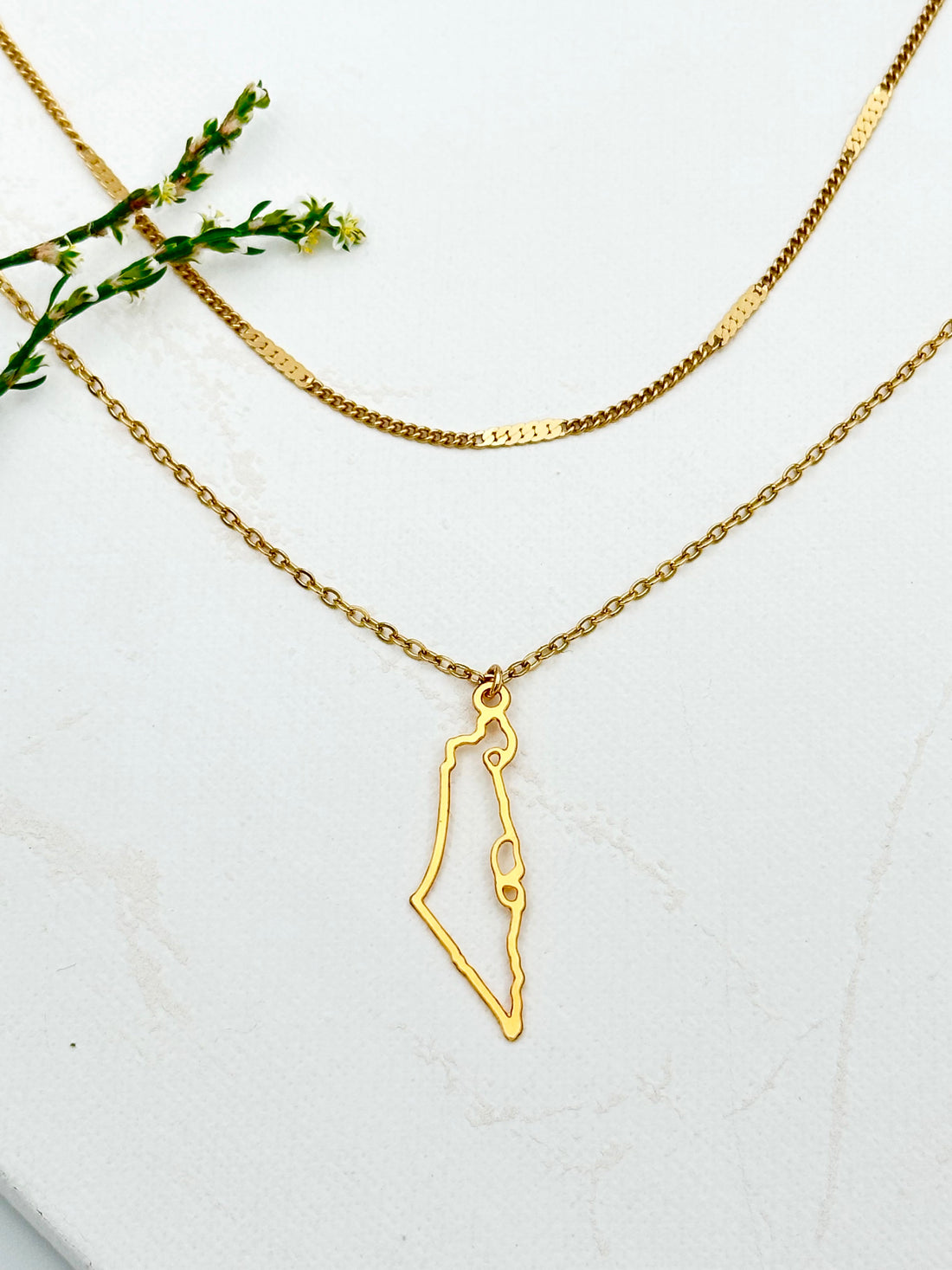 סט שתי שרשראות זהב עדינות לנשים עם תליון מגן דוד דו־צדדי ושרשרת בייסיק, עיצוב נשי ומלא משמעות