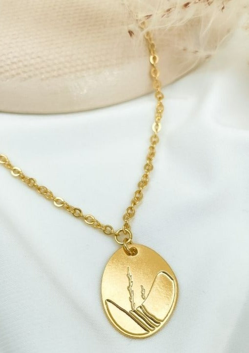 שרשרת דו-צדדית עם תליון אובל אסימטרי, חריטת טבע עם הרים וצמיחה בצד אחד, איור שמש וירח בצד שני, מצופה זהב 24 קראט, היפו-אלרגית וללא ניקל