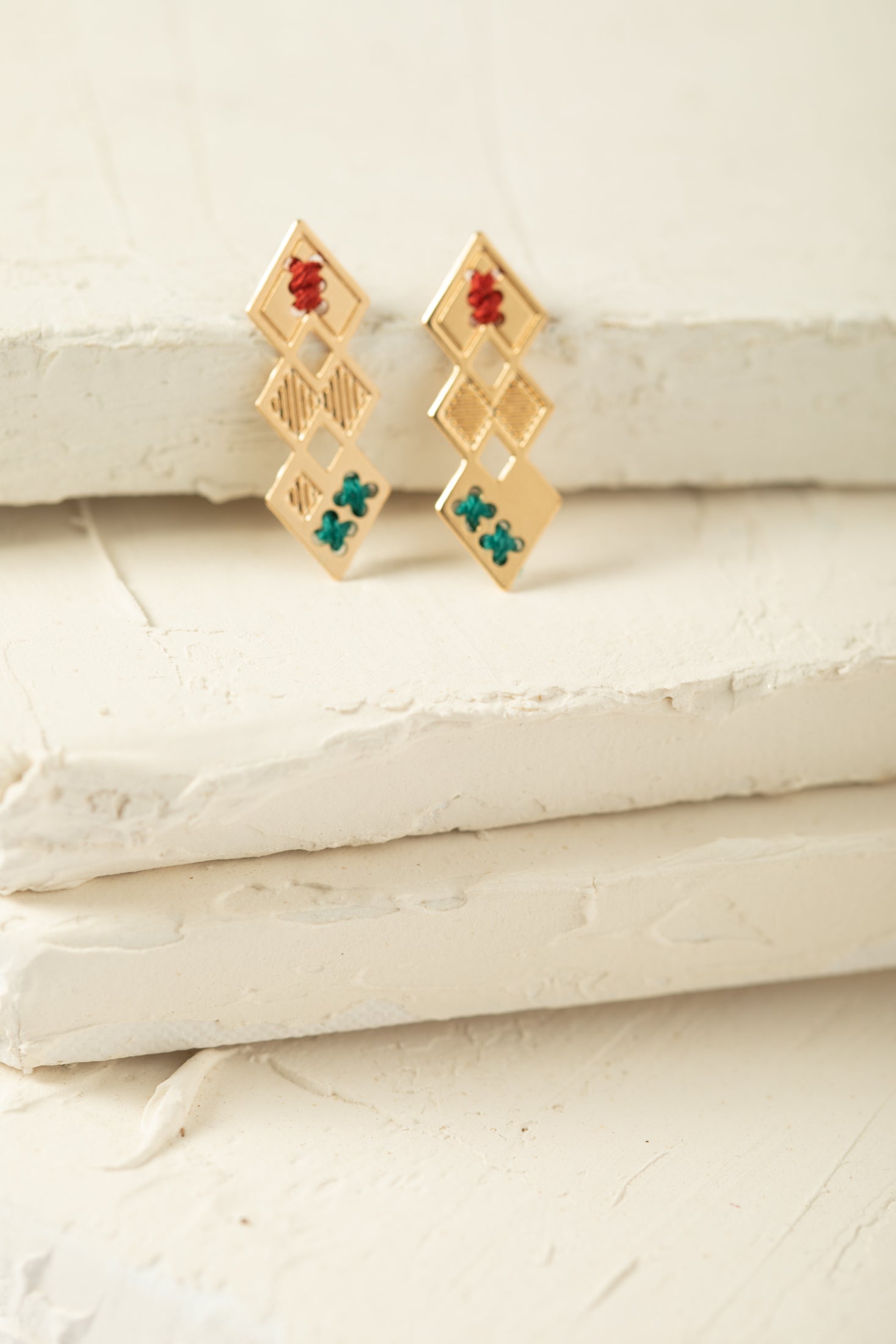 עגיל יולי עם רקמה לבחירתך