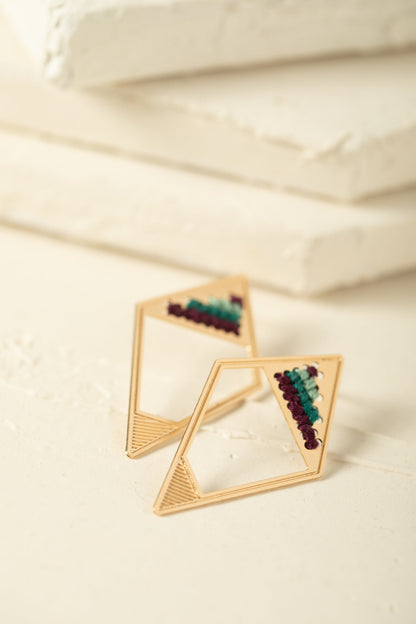 עגיל רונה עם רקמה בגווני סגול- טורקיז