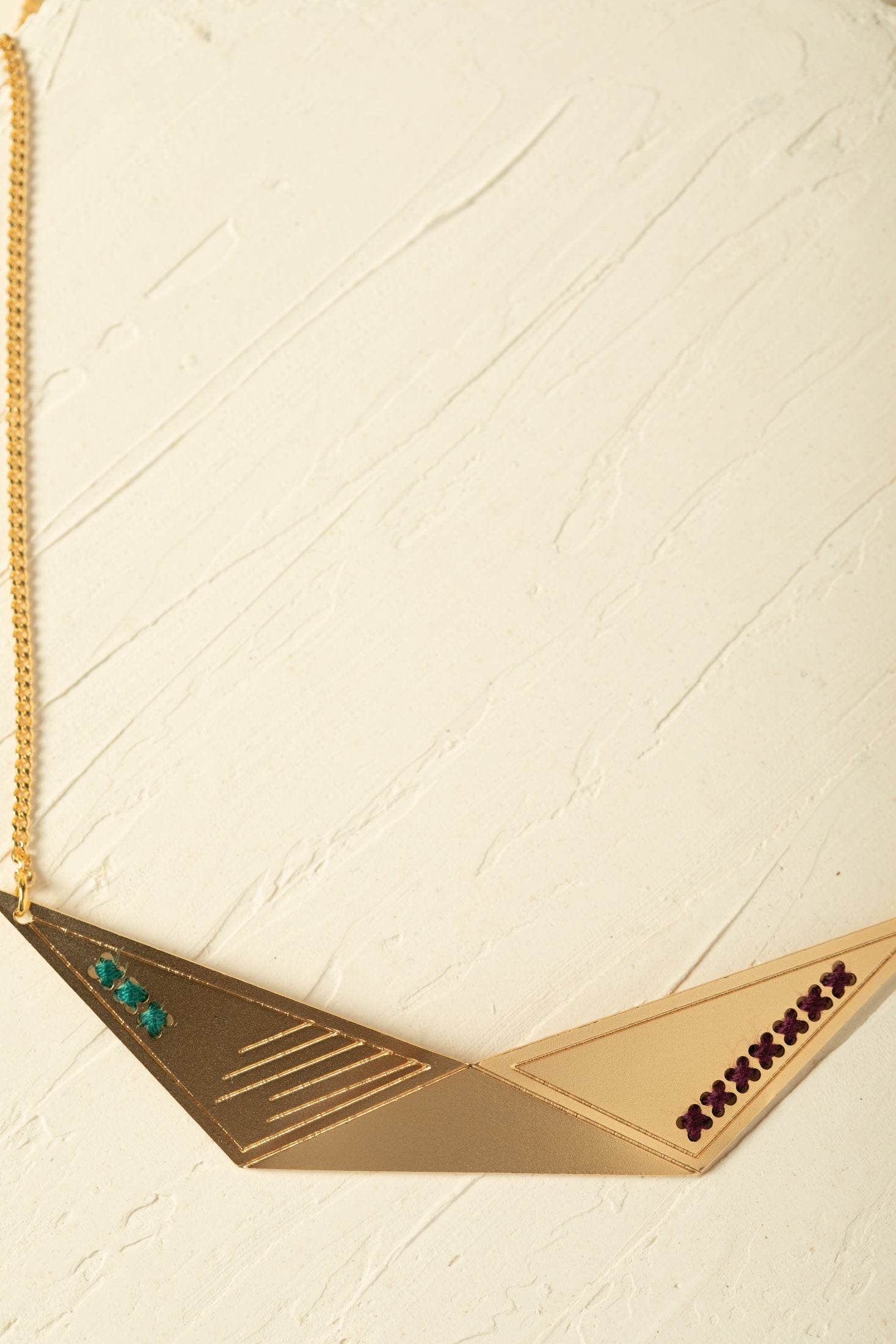 שרשרת דורי עם רקמה לבחירתך