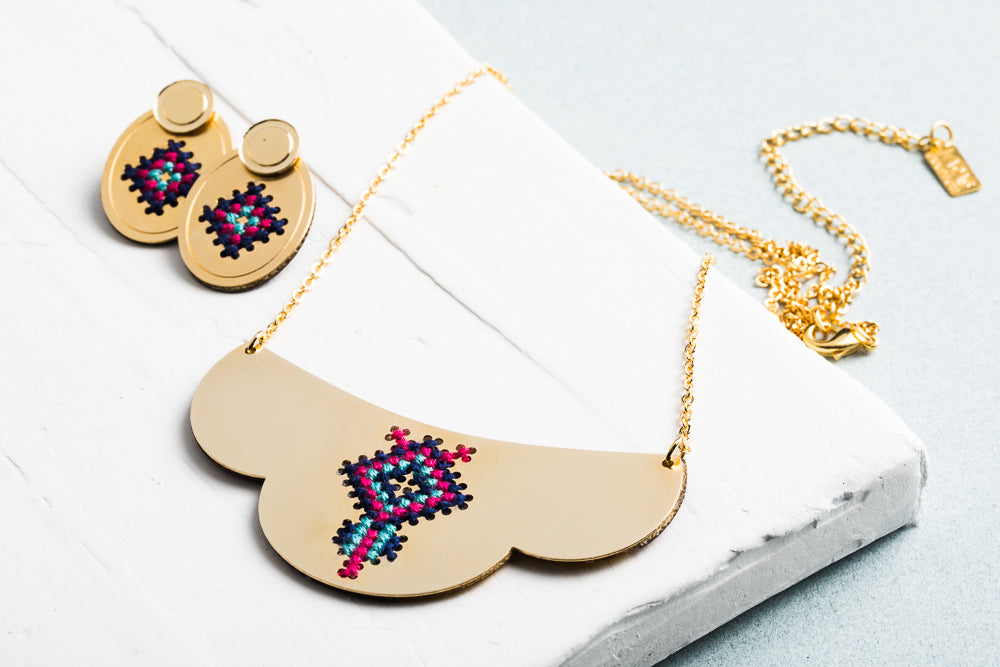 שרשרת זהב רקומה דגם קסאי -  ורוד פוקסיה, כחול ותכלת