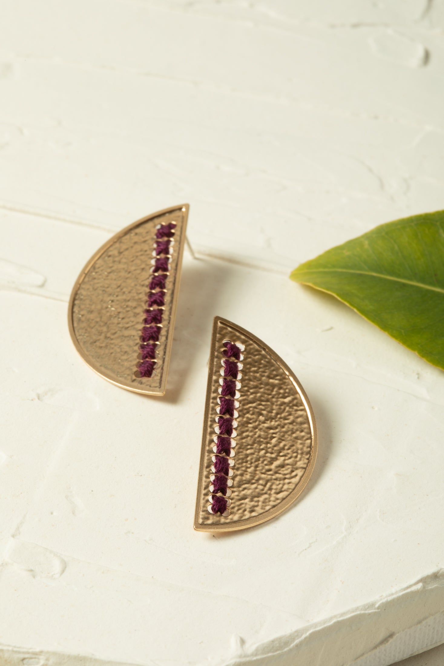 עגיל איה עם רקמה לבחירתך