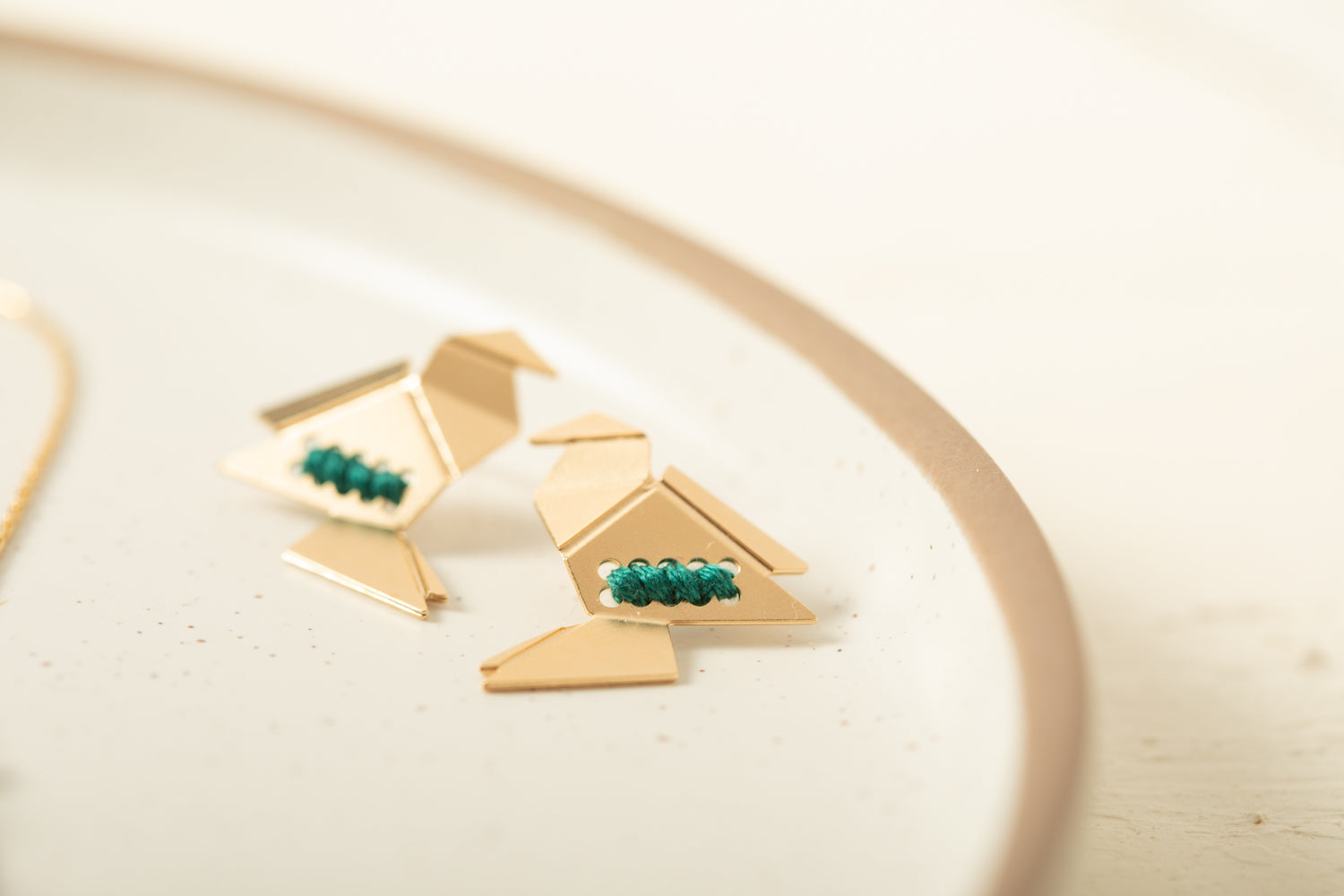 עגיל ציפור אוריגמי עם רקמה לבחירתך