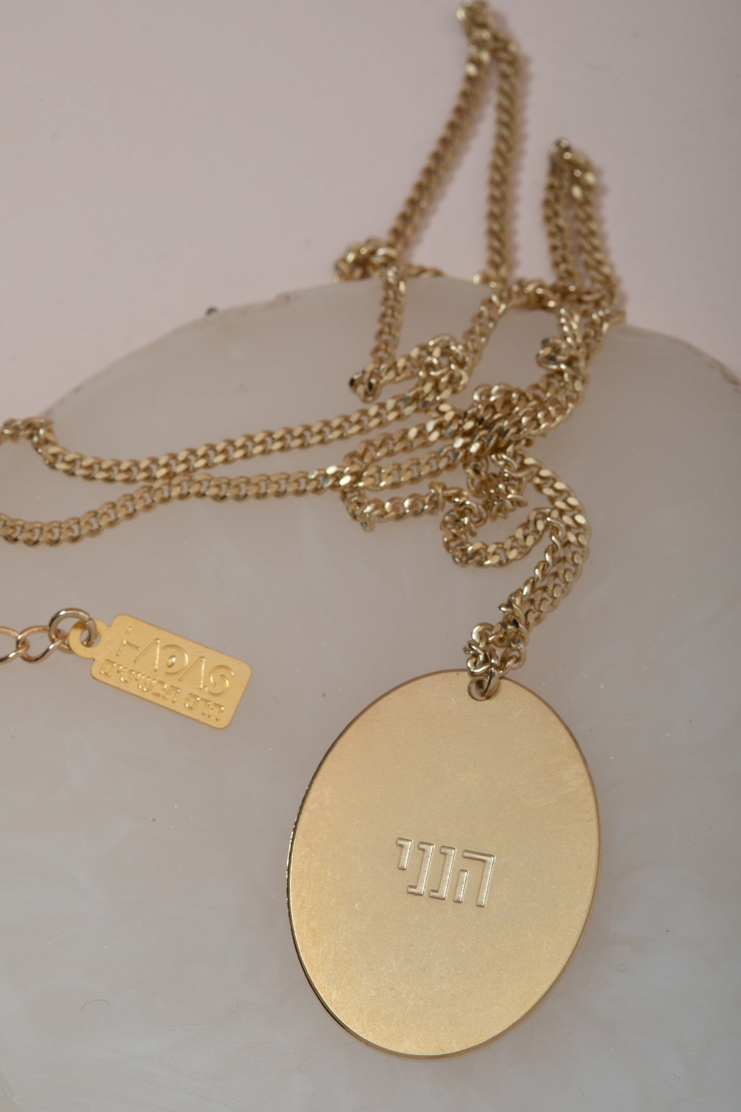 שרשרת נורית טורקיז עם המילים: הכל אפשרי | ללא כיתוב