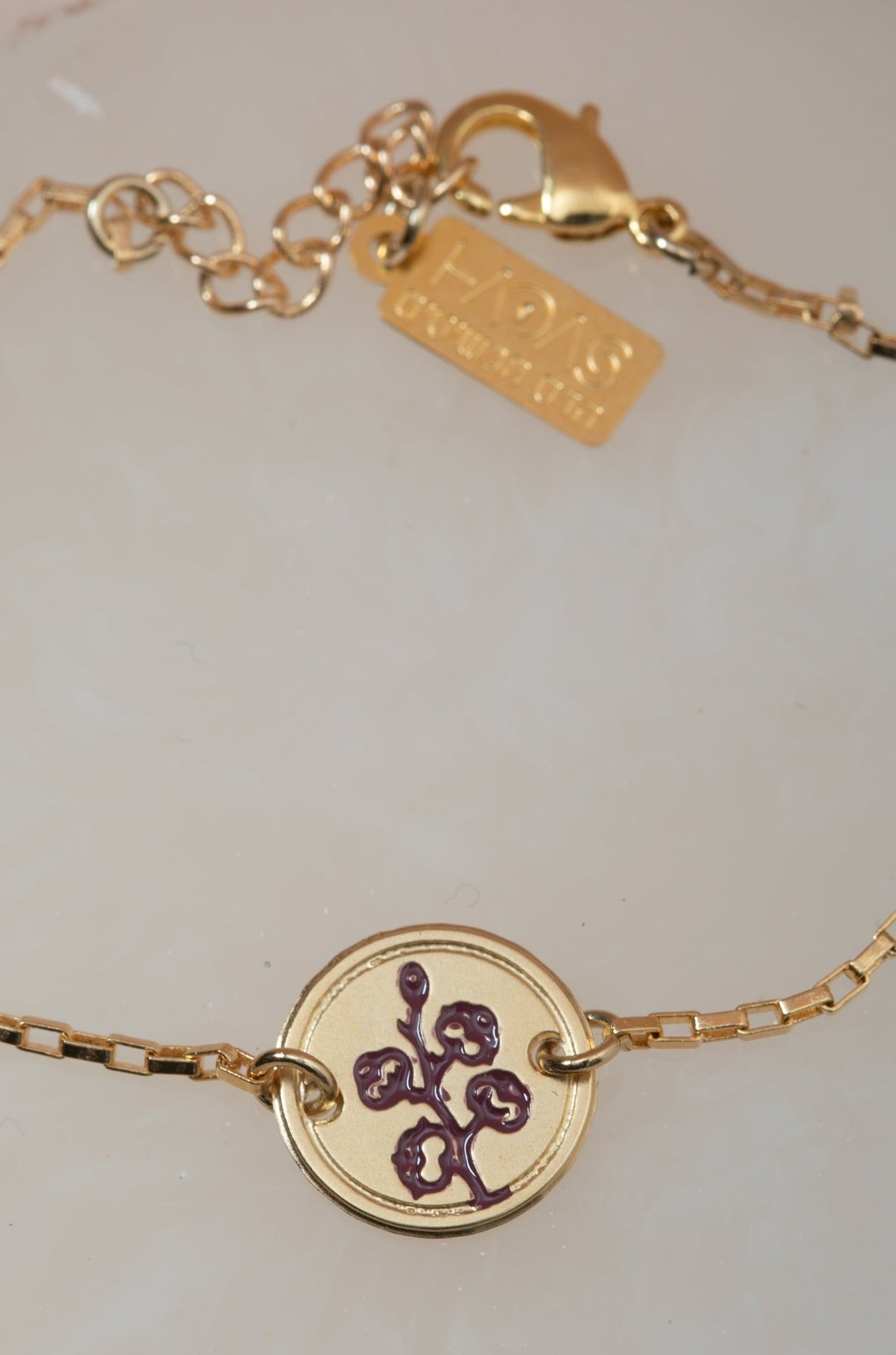 "צמיד עיגול כותנה סגול, עם המילים "הכל אפשרי