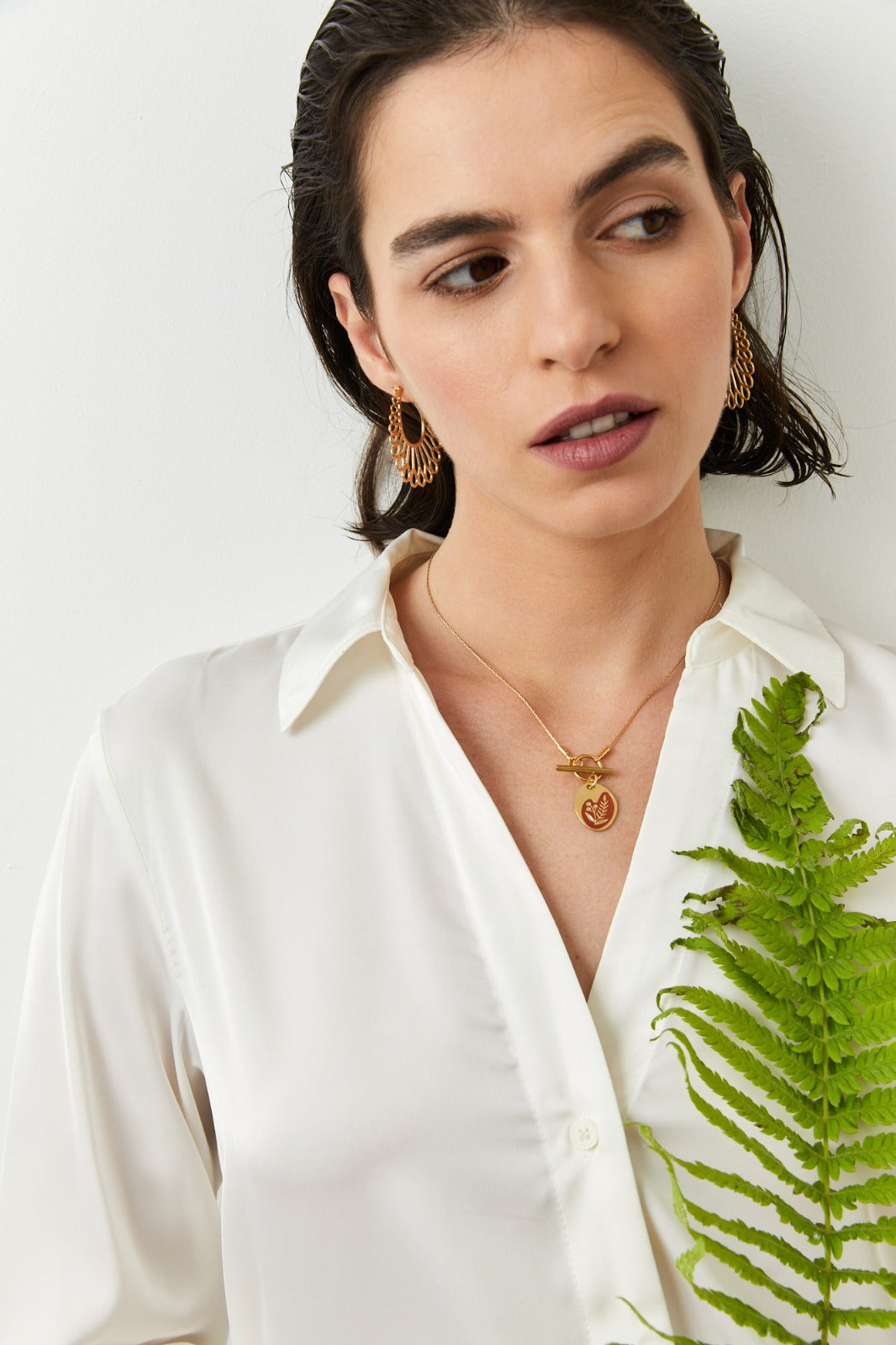 שרשרת פריחה דו צדדית בגוון אדמה עם סגירה מקדימה